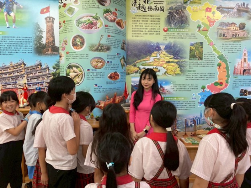 【Exchange Information】" From International Cultures in Schools to Global Visions in Communities": MCU and Wende Elementary School Co-Host Vietnamese and Filipino Cultural Exhibition(Open new window/png file)Image