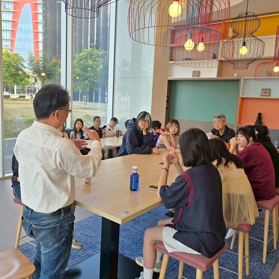 【Exchange Information】Through its Field study in Design Program, the College of Management and Design guides students in exploring the rich design heritage of Spain's Cataluña region, inspiring innovation in sustainable design(Open new window/jpg file)Image
