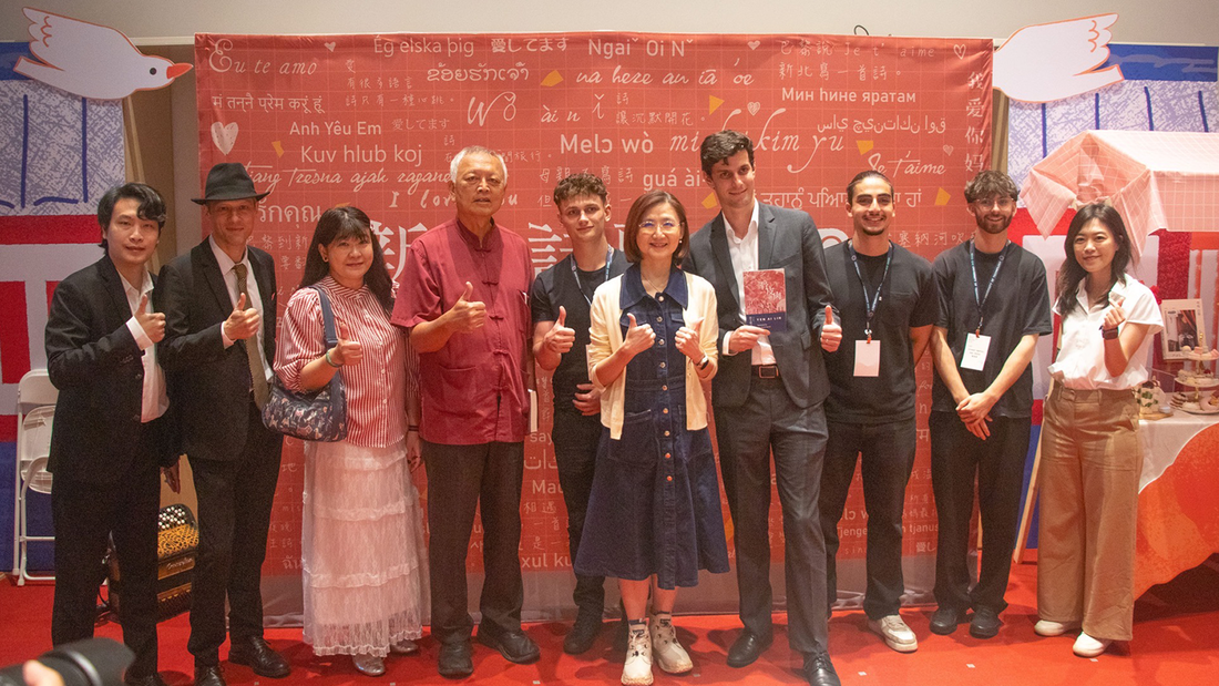 A group photo featuring Liu Zu-hua (fourth from left), President of MCUT; Chang Chia-yu (center), Director of New Taipei Cultural Affairs Bureau; and Josué Serres (fourth from right), Head of Culture, University Cooperation and Taiwan Studies at the French Office in Taipei.(Open new window/png file)Image