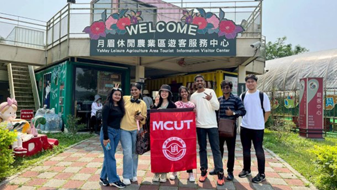 Group photo at the Yuemei Leisure Agriculture Area.(Open new window/png file)Image