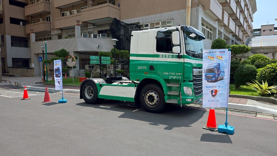 Formosa Automobile Transportation Company added a highlight to the event by showcasing a truck on site.(Open new window/jpg file)Image