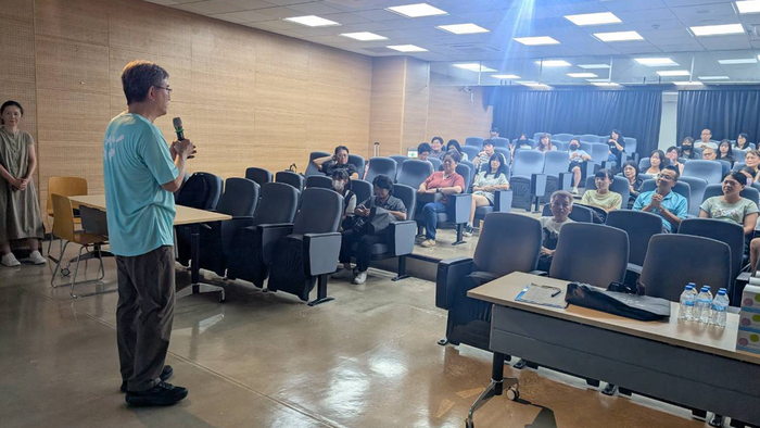 Vice President Ma visiting individual classrooms to introduce the university(Open new window/png file)Image