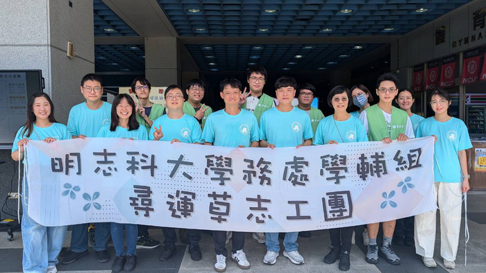 Group photo of staff members, service volunteers, and the Dean of Student Affairs(Open new window/png file)Image
